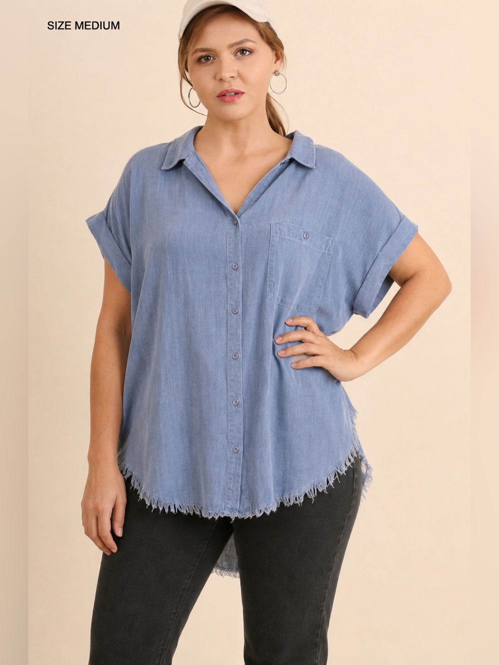 Umgee Washed Light Blue Short Sleeve Button-Up Top w/ Frayed Hemline Sz M (Box G